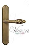Дверная ручка Venezia на планке PL02 мод. Casanova (мат. бронза) проходная